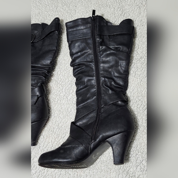 Boots - Picture 5 of 6